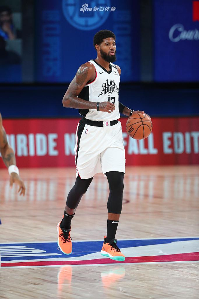 张晓彤在亚 张晓彤在亚