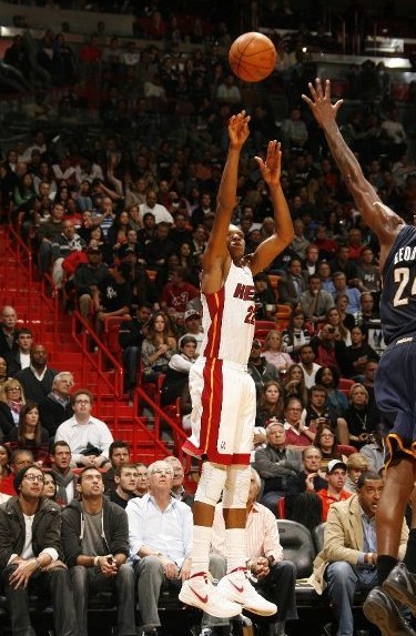 雷霆内部虽 雷霆内部虽