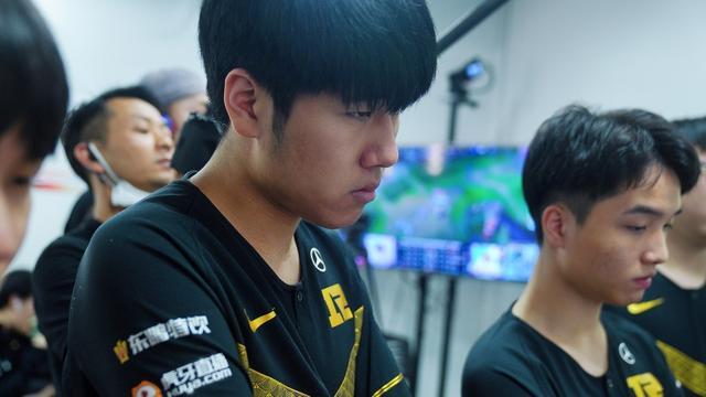 俱乐部背后 俱乐部背后