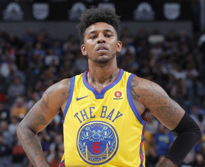 禁区前沿的 禁区前沿的